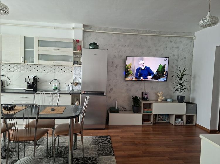 Apartament cu 2 camere semidecomandat în Florești