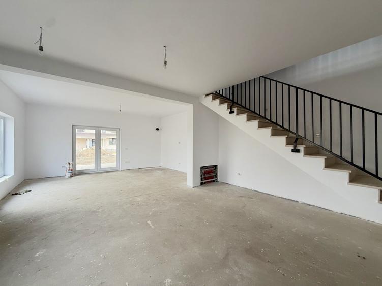 Duplex cu 5 camere cu Canalizare în Dumbrăvița