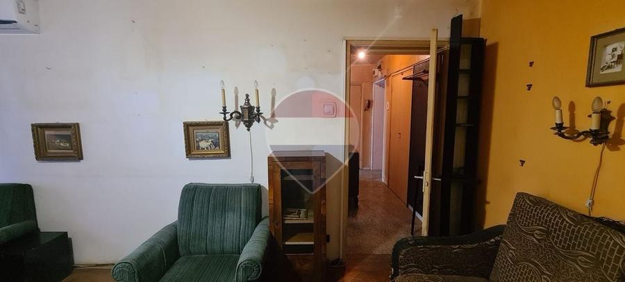 Apartament cu 3 camere semidecomandat, mobilat în Ferdinand