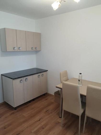Apartament cu 3 camere semidecomandat în Autogară
