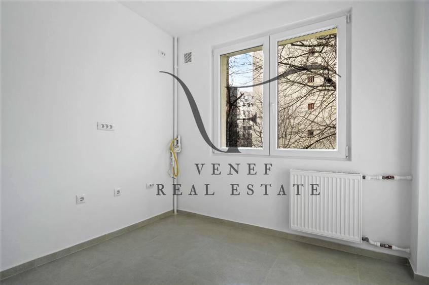 Apartament cu 3 camere semidecomandat în Colentina