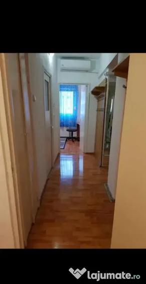 Apartament cu 3 camere decomandat, mobilat în Calea București