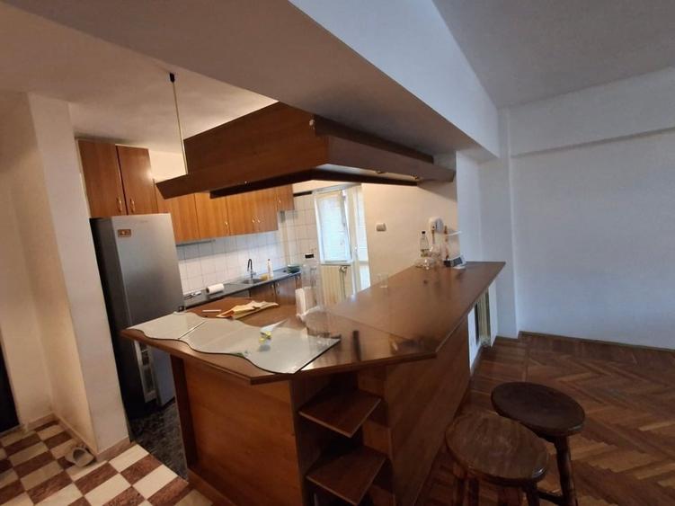 Apartament cu 3 camere decomandat în Cotroceni