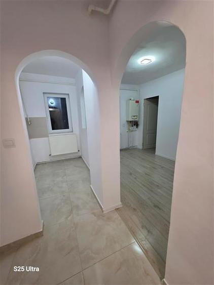 Apartament cu 3 camere semidecomandat în Micro 9