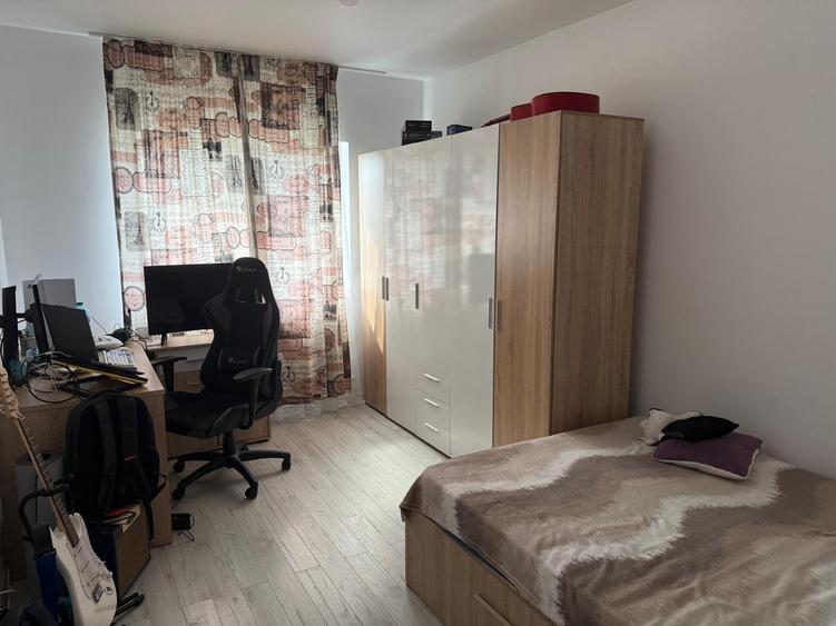 Apartament cu 3 camere decomandat în Prelungirea Ghencea