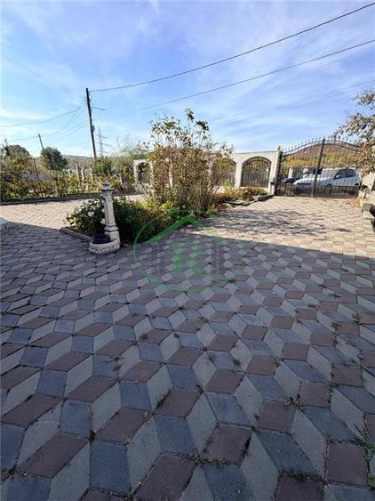 Casă cu 4 camere cu Teren 650 Mp în Pârscov