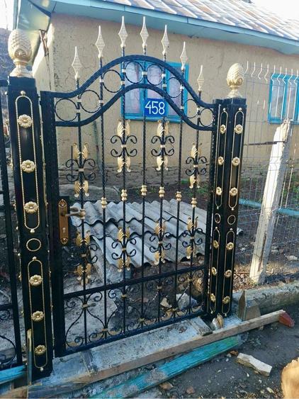 Casă cu 4 camere cu Teren 2000 Mp în Slava Cercheză