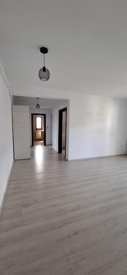 Apartament cu 3 camere decomandat, mobilat în Valea Lupului