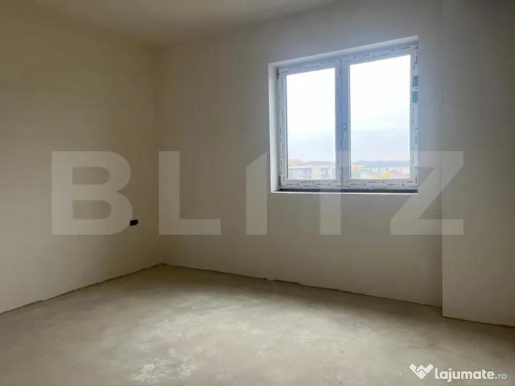 Apartament cu 3 camere semidecomandat în Soarelui