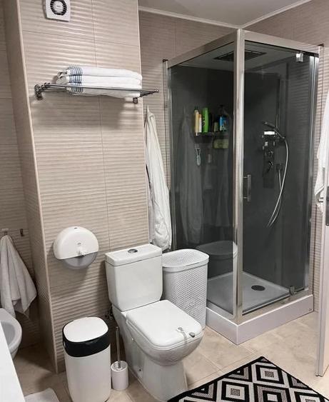 Apartament cu 4 camere decomandat în Noua