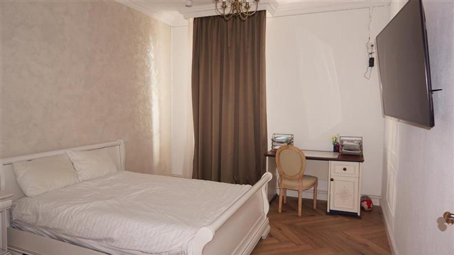 Casă individuală cu 10 camere cu Canalizare în Malu Mare