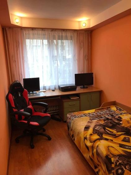 Apartament cu 3 camere semidecomandat în Rogerius