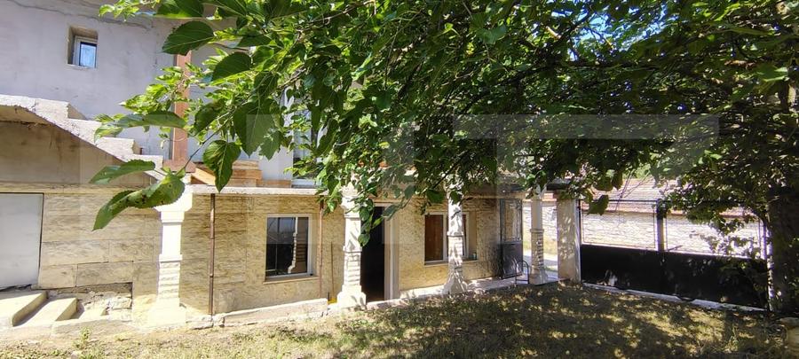 Casă individuală cu 4 camere cu Garaj în Exterior Vest