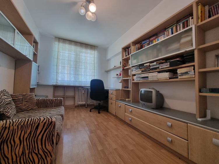 Apartament cu 3 camere decomandat în 1 Decembrie 1918
