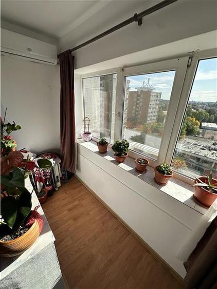 Apartament cu 3 camere semidecomandat în Circumvalațiunii
