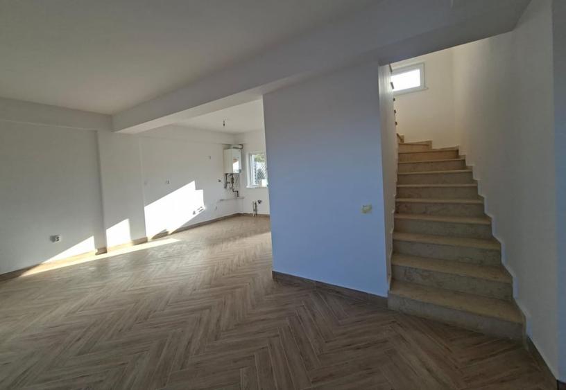 Duplex cu 4 camere cu Canalizare în Chitila