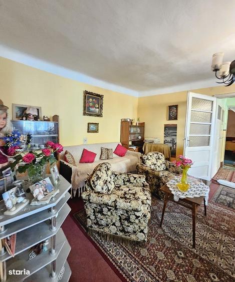 Apartament cu 4 camere semidecomandat în Central