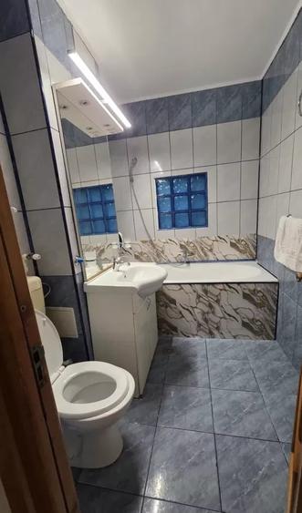 Apartament cu 4 camere decomandat, mobilat în Casa de Cultură