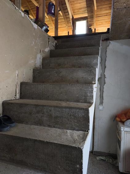 Casă cu 2 camere cu Teren 3000 Mp în Central
