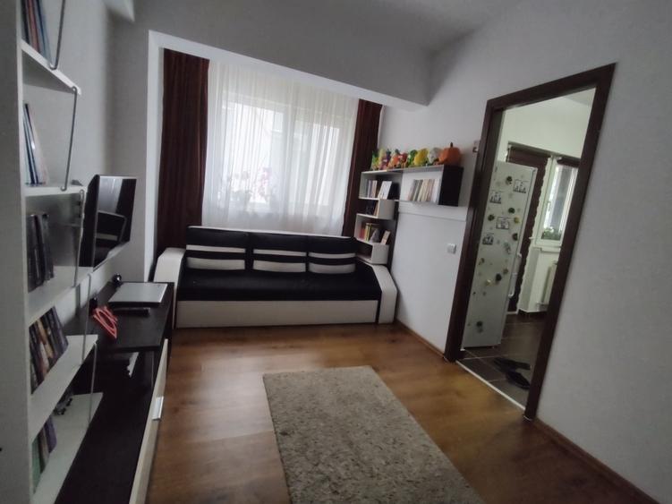 Apartament cu 2 camere semidecomandat în Central