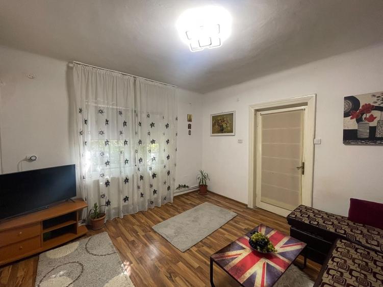 Apartament cu 4 camere semidecomandat, mobilat în Parcul Carol