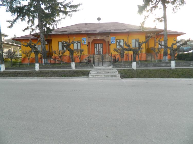 Casă cu 3 camere decomandat cu Teren 85 Mp în Probota