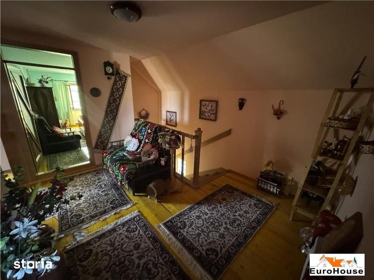 Casă cu 4 camere cu Teren 2700 Mp în Central