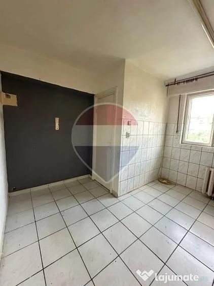 Apartament cu 3 camere decomandat în Rogerius