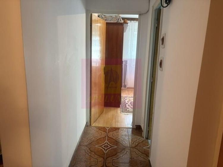 Apartament cu 3 camere decomandat în Drumul Sării