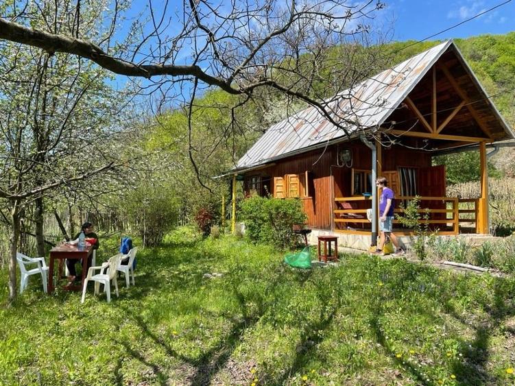Casă individuală cu 2 camere cu Garaj în Valea Mare (Valea Lungă)