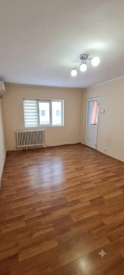Apartament cu 3 camere decomandat în Tecuci