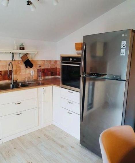 Apartament cu 4 camere semidecomandat în Bucureștii Noi