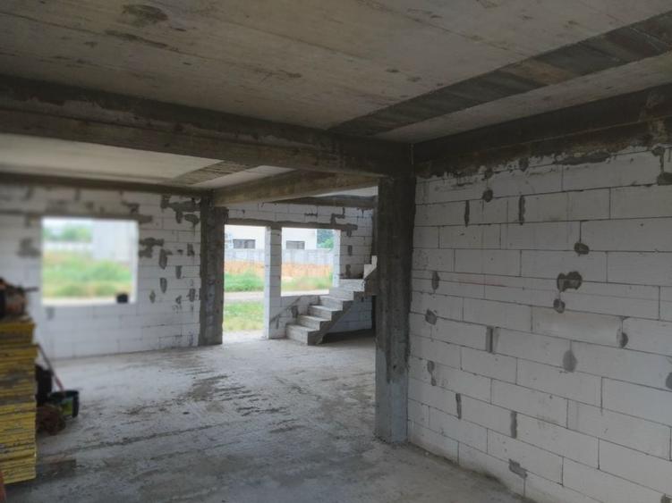 Casă cu 4 camere în Aurel Vlaicu