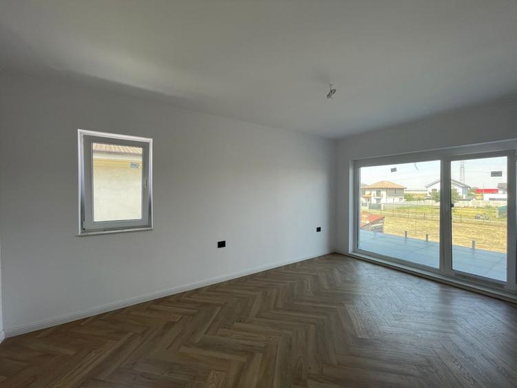 Duplex cu 4 camere cu Canalizare în Dumbrăvița
