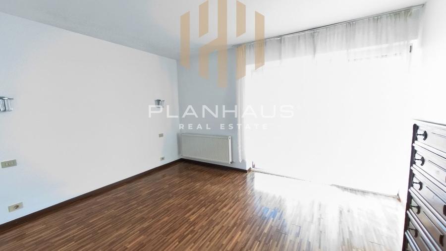 Apartament cu 4 camere semidecomandat, mobilat în Hotvon