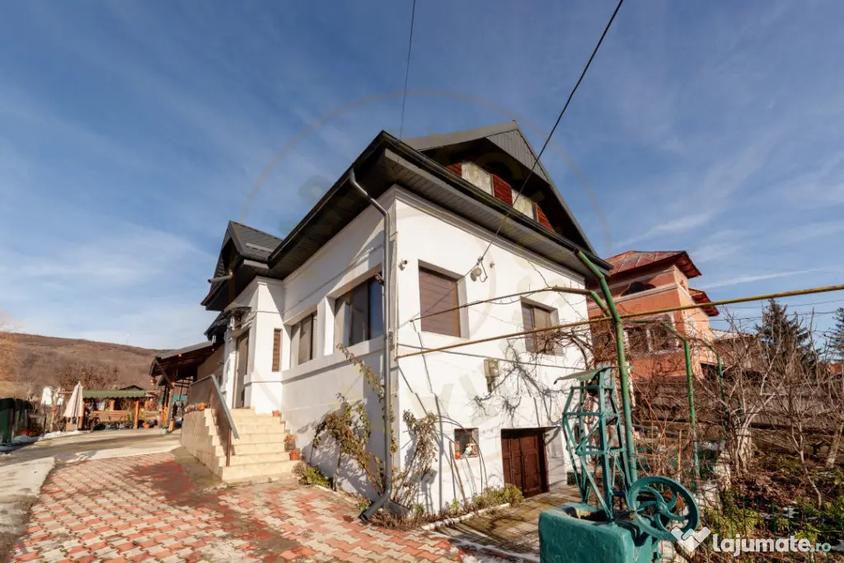 Casă cu 4 camere cu Teren 2594 Mp în Ștefănești