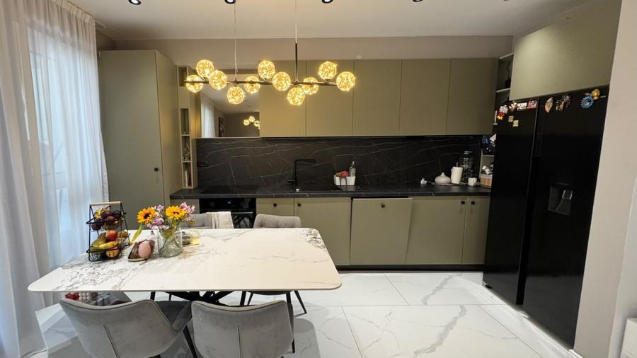 Apartament cu 3 camere semidecomandat, mobilat în Pipera
