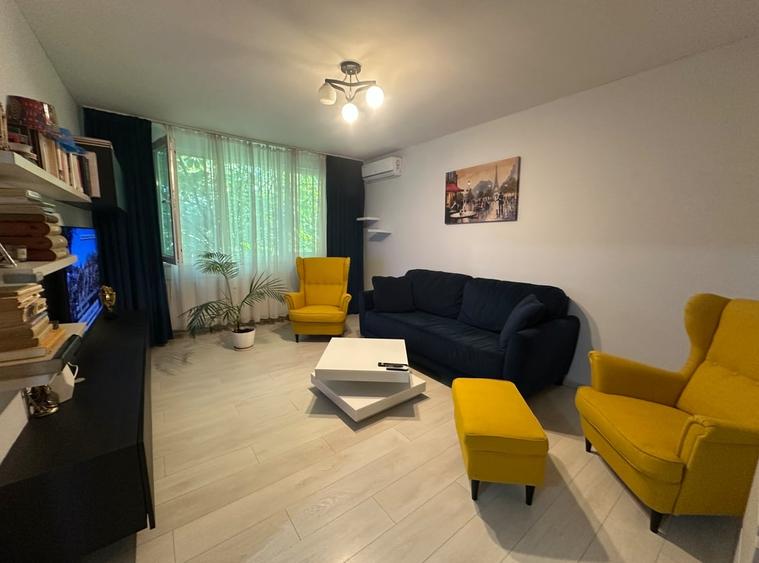 Apartament cu 3 camere decomandat în Drumul Taberei