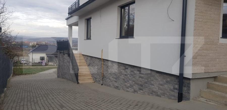 Casă individuală cu 5 camere cu Canalizare în Sânnicoară