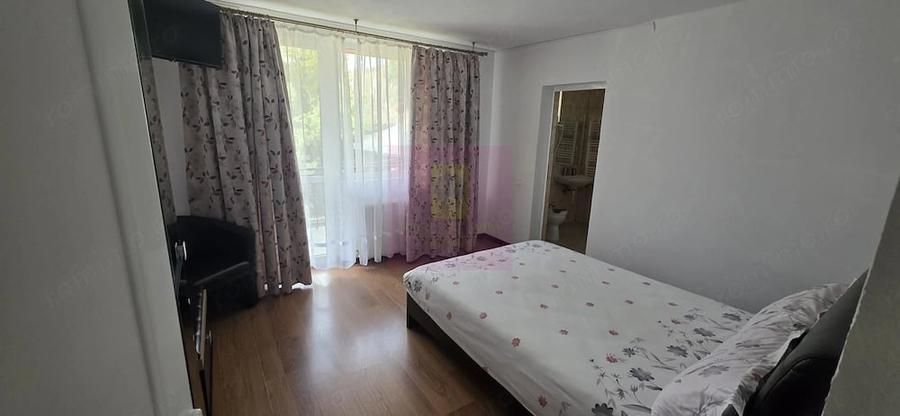 Casă cu 8 camere cu Teren 400 Mp în Zamora