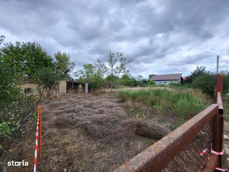 Teren de 715 mp, în Corbu