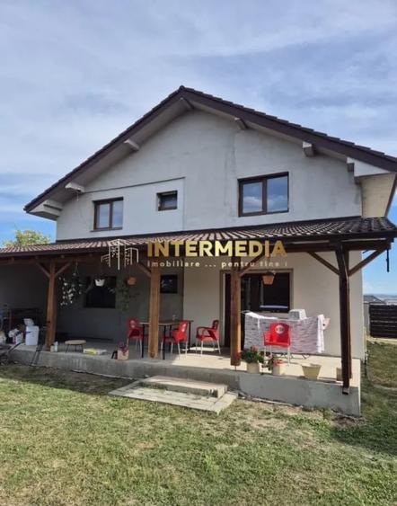 Casă individuală cu 5 camere cu Canalizare în Micești
