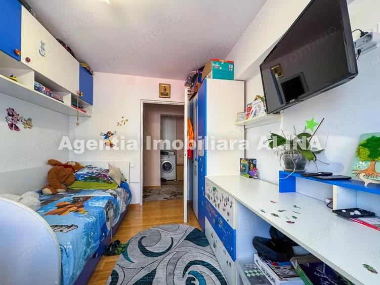 Apartament cu 3 camere decomandat în Astoria