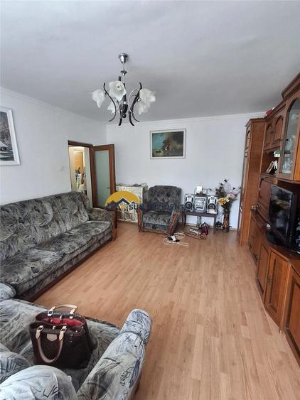 Apartament cu 3 camere decomandat, mobilat în Doamna Ghica