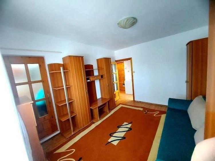 Garsonieră decomandată în Cantacuzino