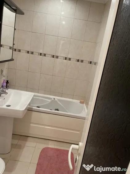 Apartament cu 3 camere decomandat în Gară