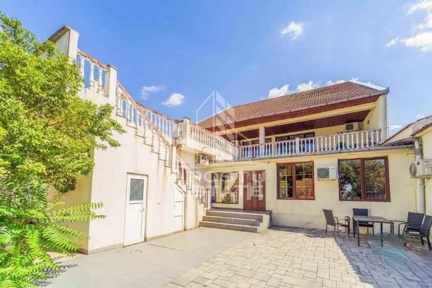 Casă individuală cu 10 camere cu Canalizare în Bucovina