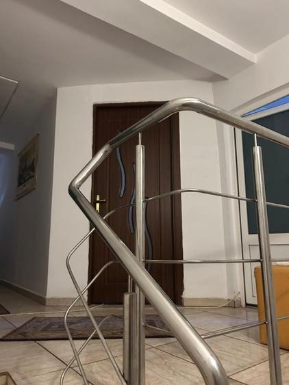 Casă individuală cu 5 camere cu Canalizare în Central