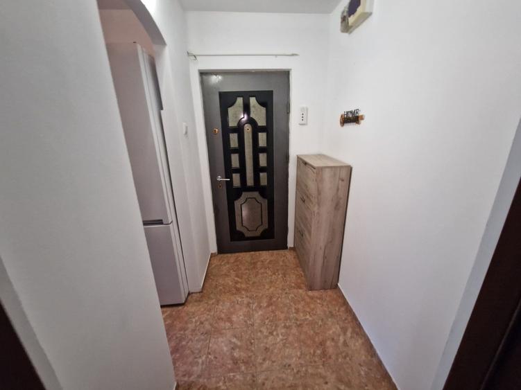 Apartament cu 3 camere semidecomandat în Miroslava