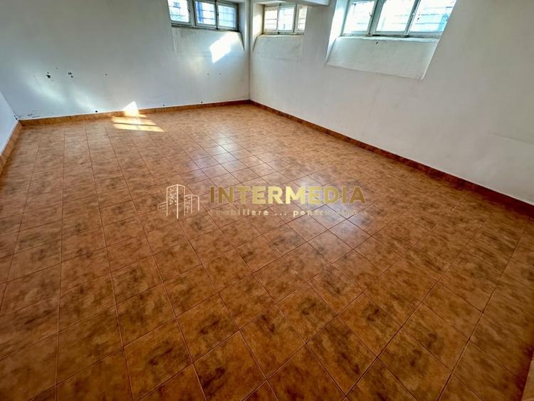 Apartament cu 3 camere decomandat, mobilat în Central